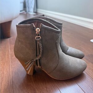 Stylish Tan Ankle Boots